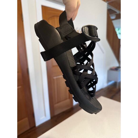 Chaco® Women's 7 M ZCLOUD™ X2 Adjustable Straps Cushioned Sandal in Solid Black - Picture 3 of 7